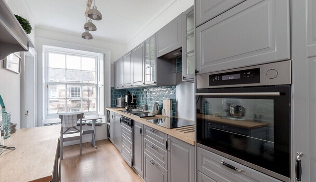 JOIVY Glamorous 3-bed flat near City Centre