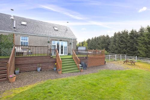 JOIVY Greenknowes Cottage with Hot Tub & Fireplace