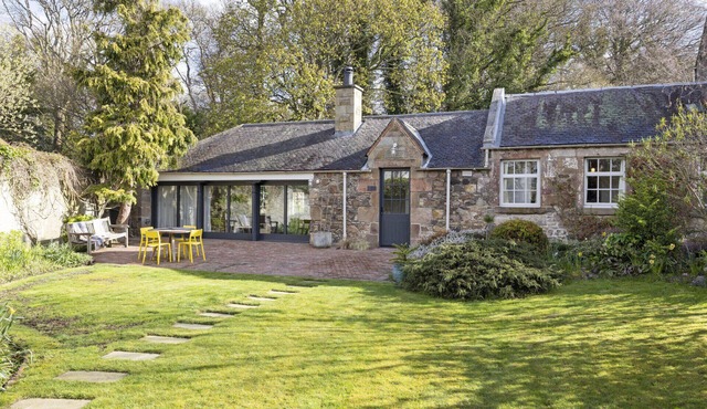 JOIVY Idyllic 2-bed cottage w/garden & patio