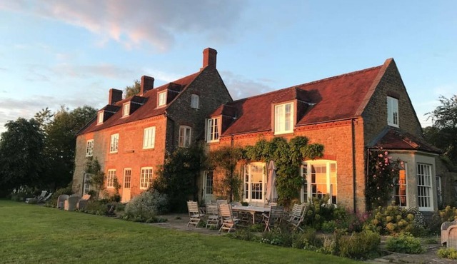 JOIVY Luxurious 8-bed farmhouse in Somerset countryside