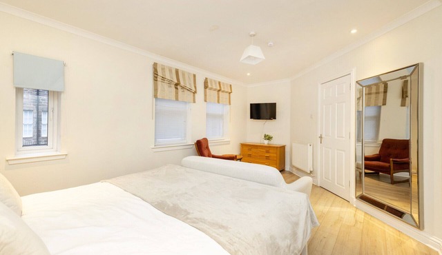 JOIVY Modern flats near Edinburgh Castle