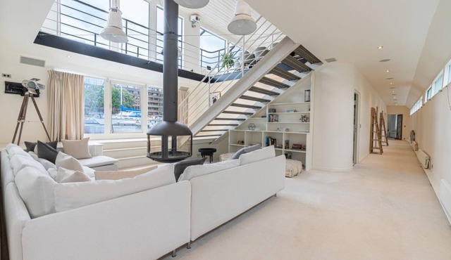 JOIVY Stunning houseboat with sauna