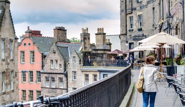 JOIVY The Wee Palace by the Castle