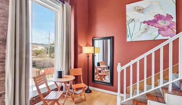 JoJo's Jewel on Front! Perfect location in the Heart of Downtown!