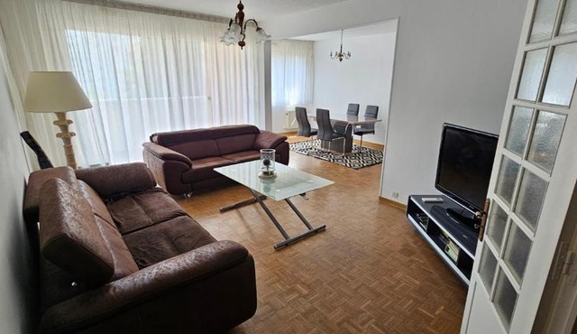 Joli apparemment Attention un dégât des eaux en plafonds des WC et salle de bain mais tout fonctionnelle