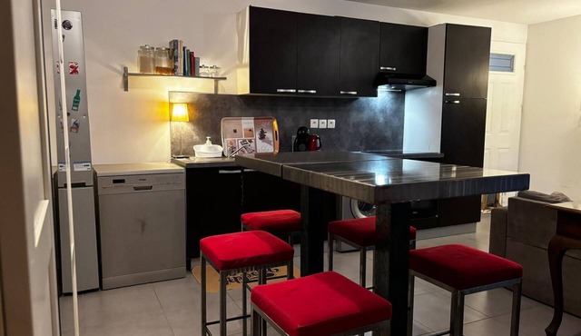 Joli Appartement Dans Petite Résidence Privée, Très Calme