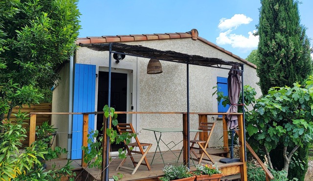 Joli Cabanon vue sur Serre de Barre