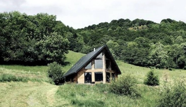 Joli Chalet Face au Plomb du Cantal