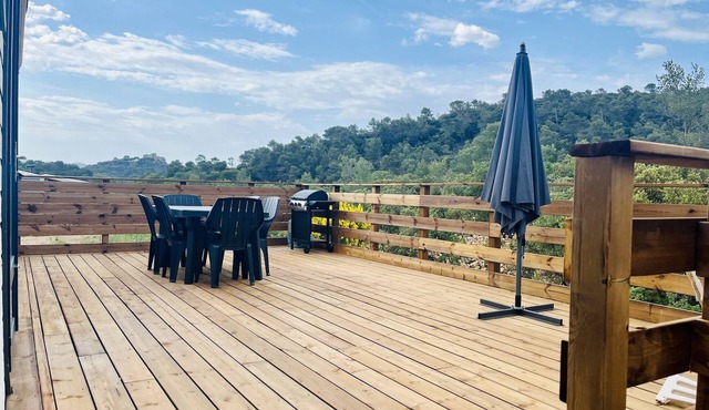 Joli Chalet Avec Grande Terrasse et Accès Piscine