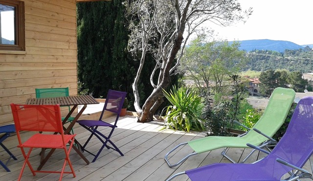 JOLI CHALET ZEN in LAGRASSE near CARCASSONNE