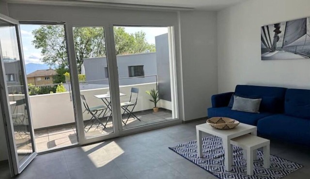Joli Espace Avec vue sur le lac