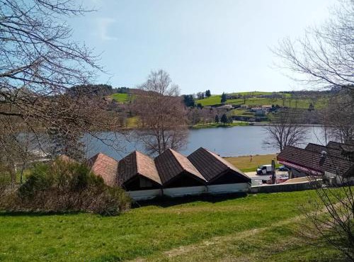 Joli Gîte Fushia Au Bord Du Lac