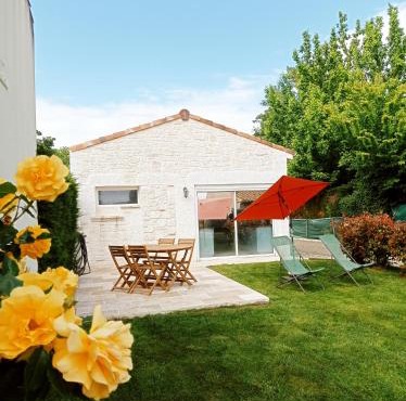 Joli gîte indépendant 2 à 4 personnes, au calme, serviettes & draps fournis, wifi, climatisation, parking gratuit