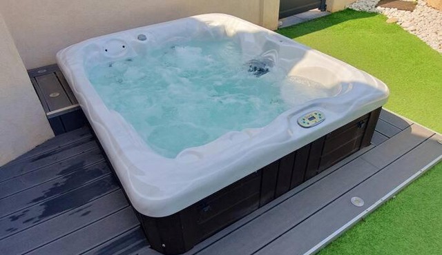 Joli haut de villa 3 chambres climatisé avec jacuzzi