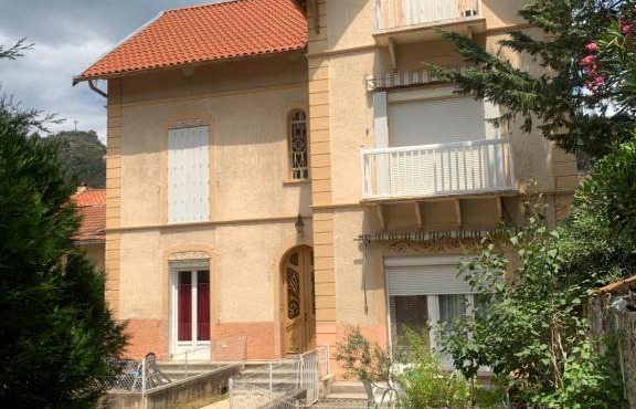 Joli studio dans maison de maître