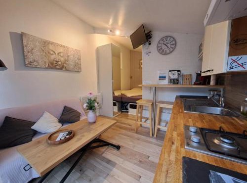 Joli studio au calme dans un jardin privatif