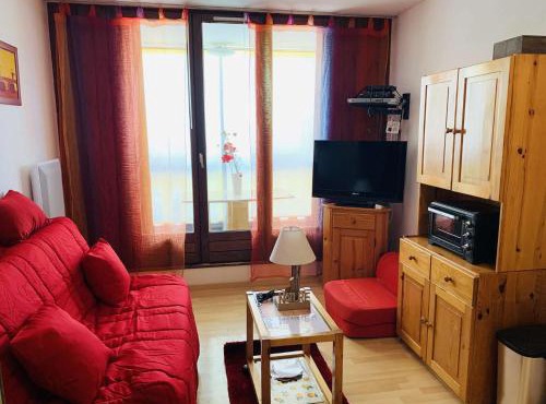 JOLI STUDIO-CABINE AVEC ACCES SUR LES PISTES DE PYRENEES 2000