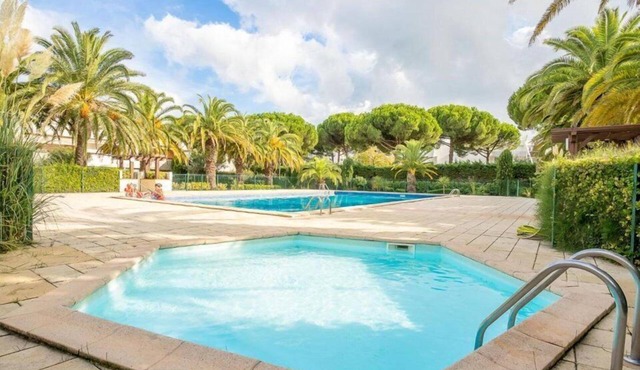 Joli T2 CABINE 5 COUCHAGES RENOVE AVEC PISCINE LA GRANDE MOTTE | PETITE MOTTE