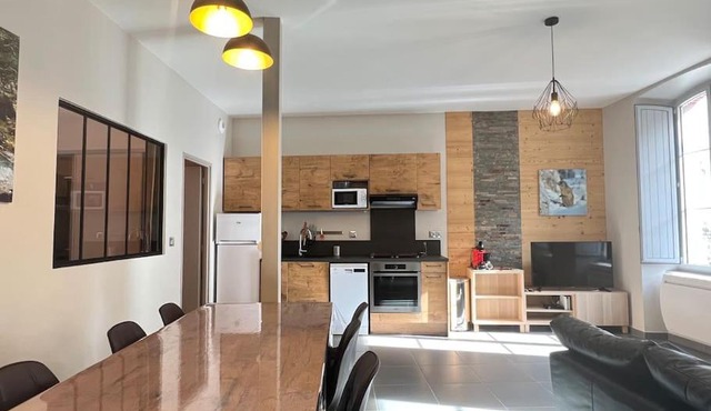 Joli T3 rénové ds une villa 1900