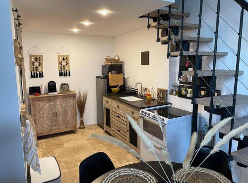 Jolie annexe du mas dans le cœur de la garrigue nîmoise