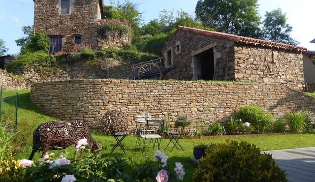 Jolie Grange Aménagée au Cœur des Causses en Pleine Nature