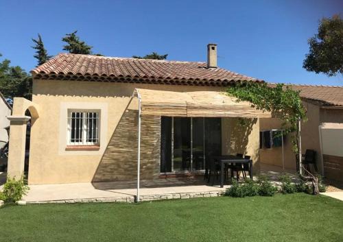 Jolie maison de ville au calme