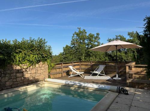Jolie maison avec piscine et jardin au calme