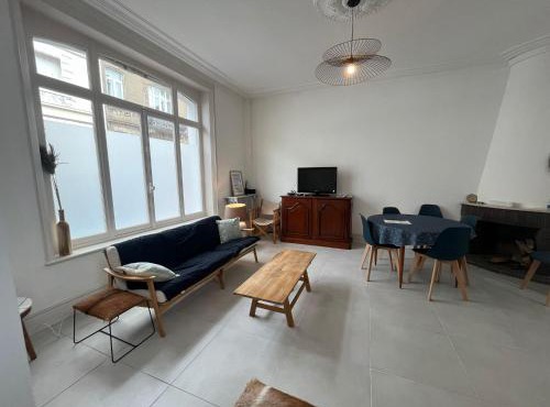 Jolie Maison - 6pers avec Billard, Cour, Garage et Borne de Recharge