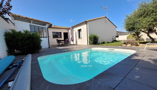 Jolie Maison au Calme Avec Piscine Chauffée et Cuisine D'été Dans un Lotissement