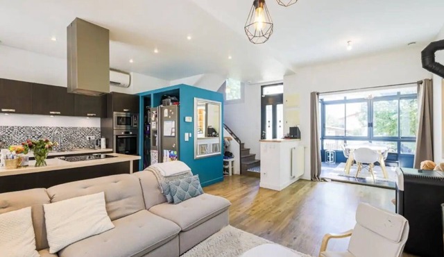 Jolie Maison Avec Piscine et Proche des Montagnes