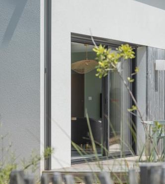 Jolie Maison avec piscine intérieure à 5 minutes des plages