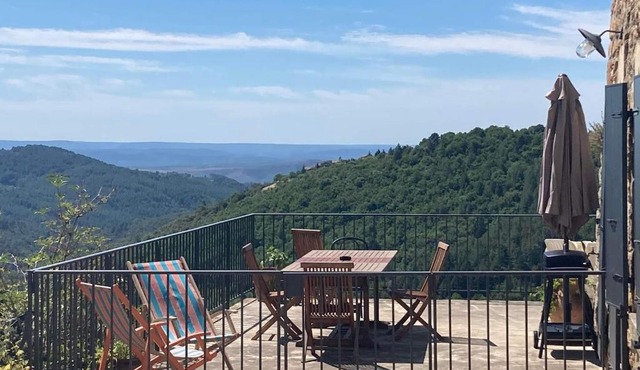 Jolie maison avec vue, dans bâtisse cévenole