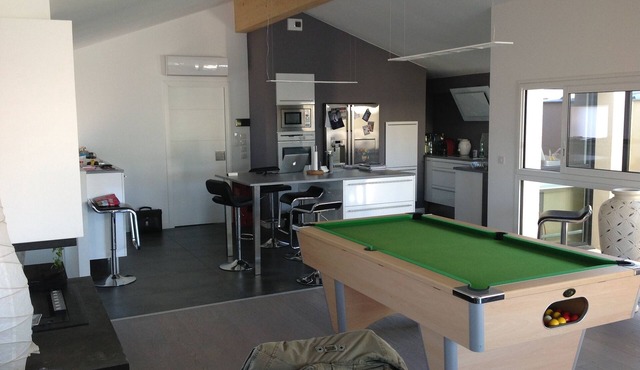 Jolie Maison Contemporaine Avec Piscine et Spa