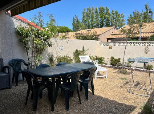 Jolie maison d'angle, pour 4 couchages, terrasse, résidence piscine commune à 400m plage de PORTIRAGNES PLAGE LRJP134