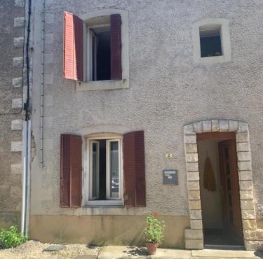 jolie maison dans petit village