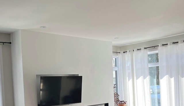Jolie Maison Dans Quartier Familial. Animaux Acceptés
