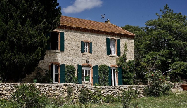 Jolie Maison de Campagne Avec Grande Piscine et Terrain de Tennis