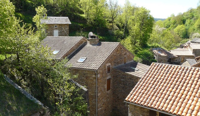 Jolie Maison de Village au Cœur des Causses, en Pleine Nature