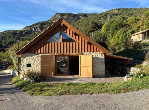 Jolie maison de village en pierre