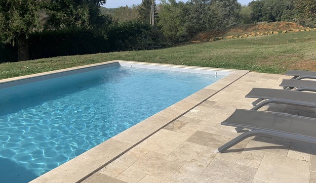 Jolie Maison en Dordogne Avec Piscine 8/4 et Terrain de 4500m Privative