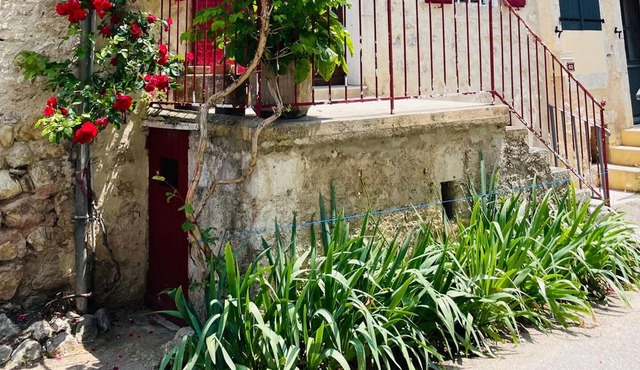 Jolie Maison de Village Spacieuse, Avec vue sur les Baronnies