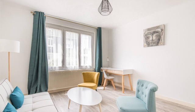 Jolie maison lumineuse et moderne avec jardin