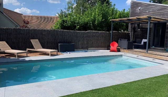 Jolie Maison Proche de Tours Avec Piscine Chauffée et Terrasse Privée