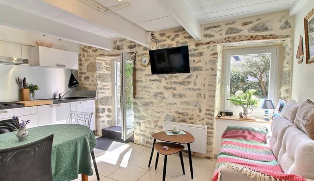 Jolie Maison Senane, Entièrement Rénovée en 2024, Quartier Abrité et Verdoyant