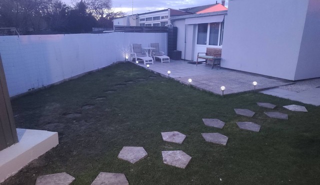 Jolie Maisonnette Avec Terrasse et Jardin