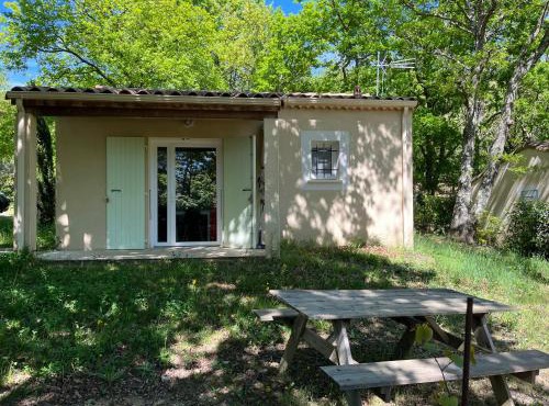 Jolie maisonnette avec piscine