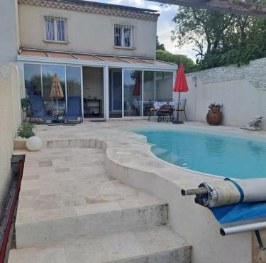 Jolie petite maison tout proche d avignon