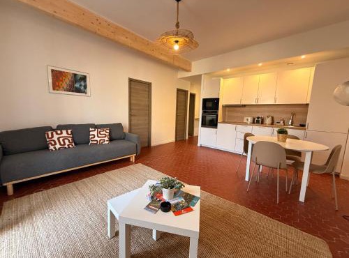 Jolie T2 avec petite terrasse centre ville Aubagne