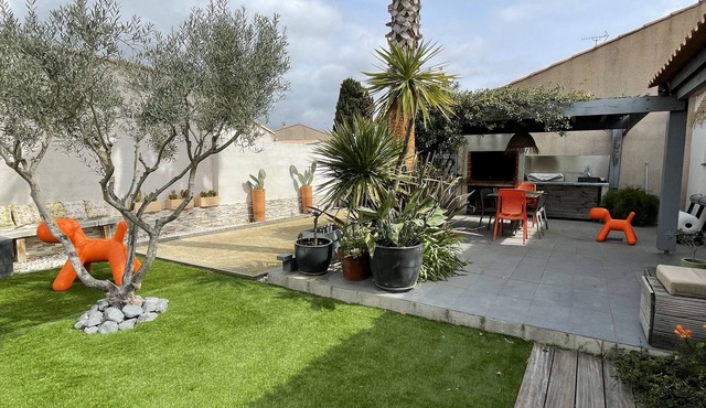 Jolie Villa au Calme Avec Piscine, Boulodrome à 5 mn du Canal du Midi à Pied
