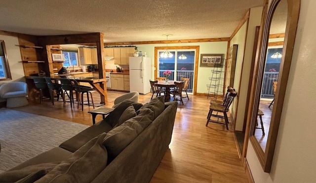 JOLLY GREEN giant 3Bedroom house, center of beautiful Walla Walla Valley